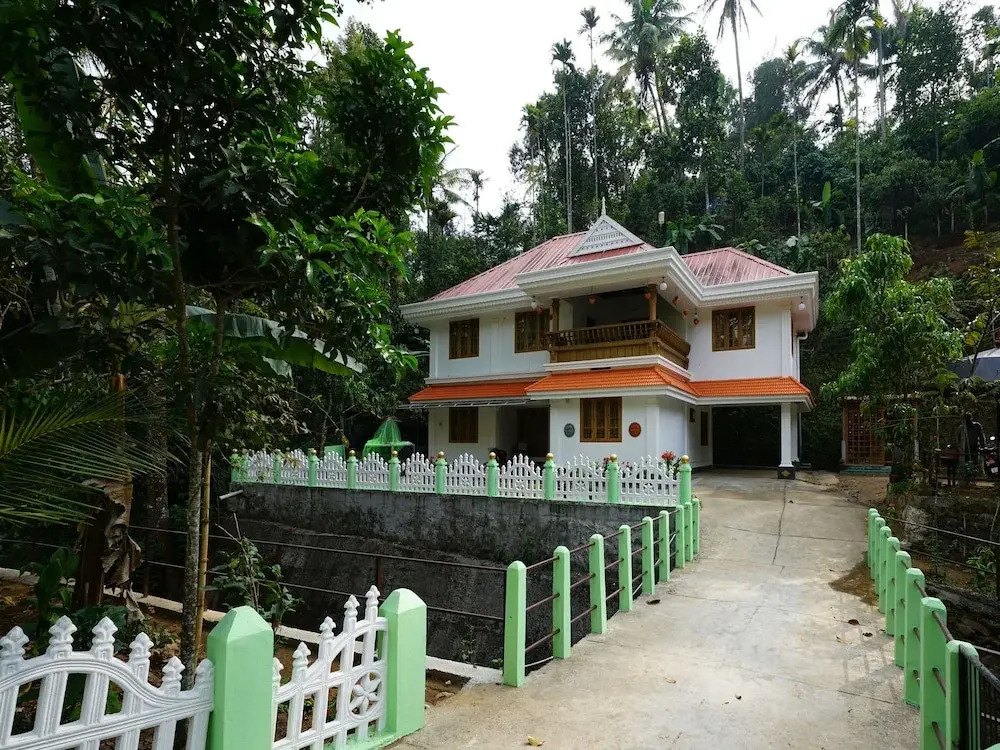 OYO 12026 Planter's Villa