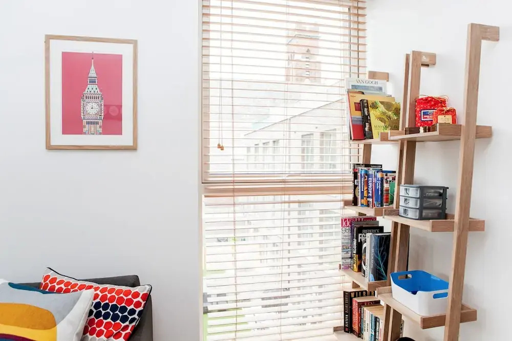 Colourful Modern Brixton 2 Bed with Balcony