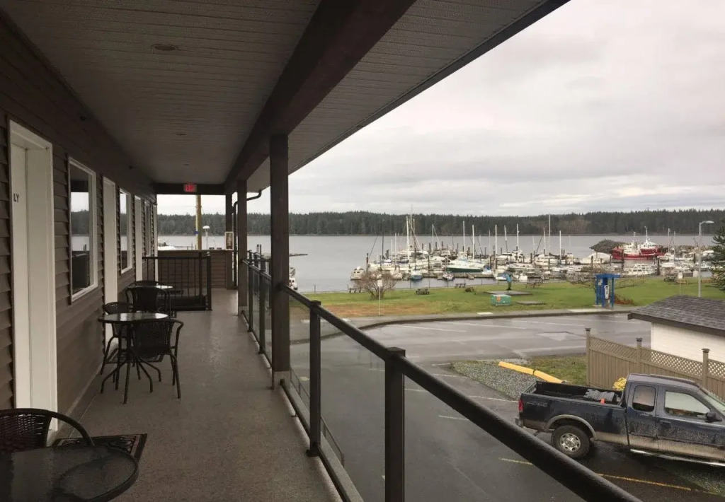 Sportsman's Inn on the Harbour Front