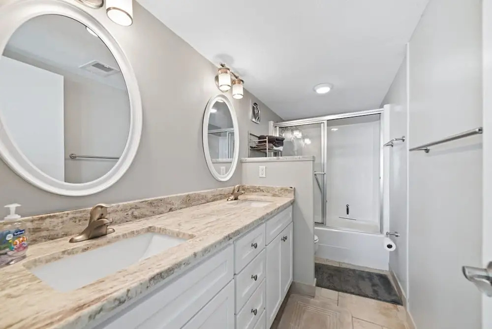 Edgewater 82- Floor to Ceiling Glass Doors 2 Bedrooms low Density Complex