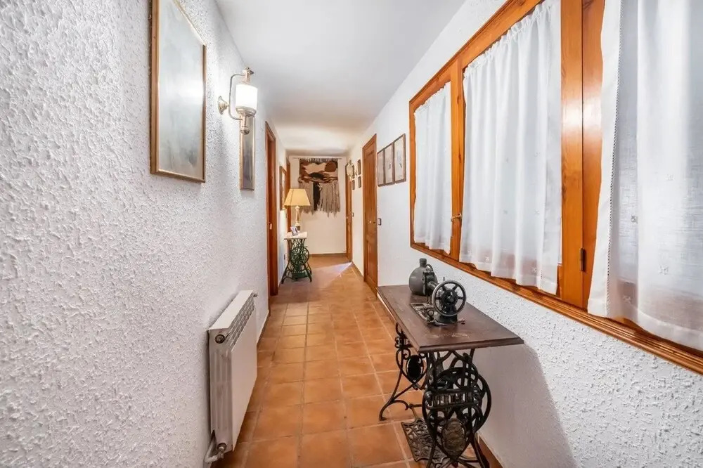 House With 5 Bedrooms in Argençola, With Wonderful Mountain View, Priv