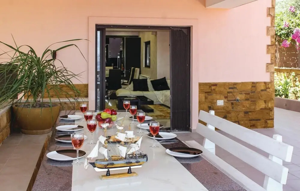 Nice Home in Petalou, Korinthias With Wifi and 4 Bedrooms