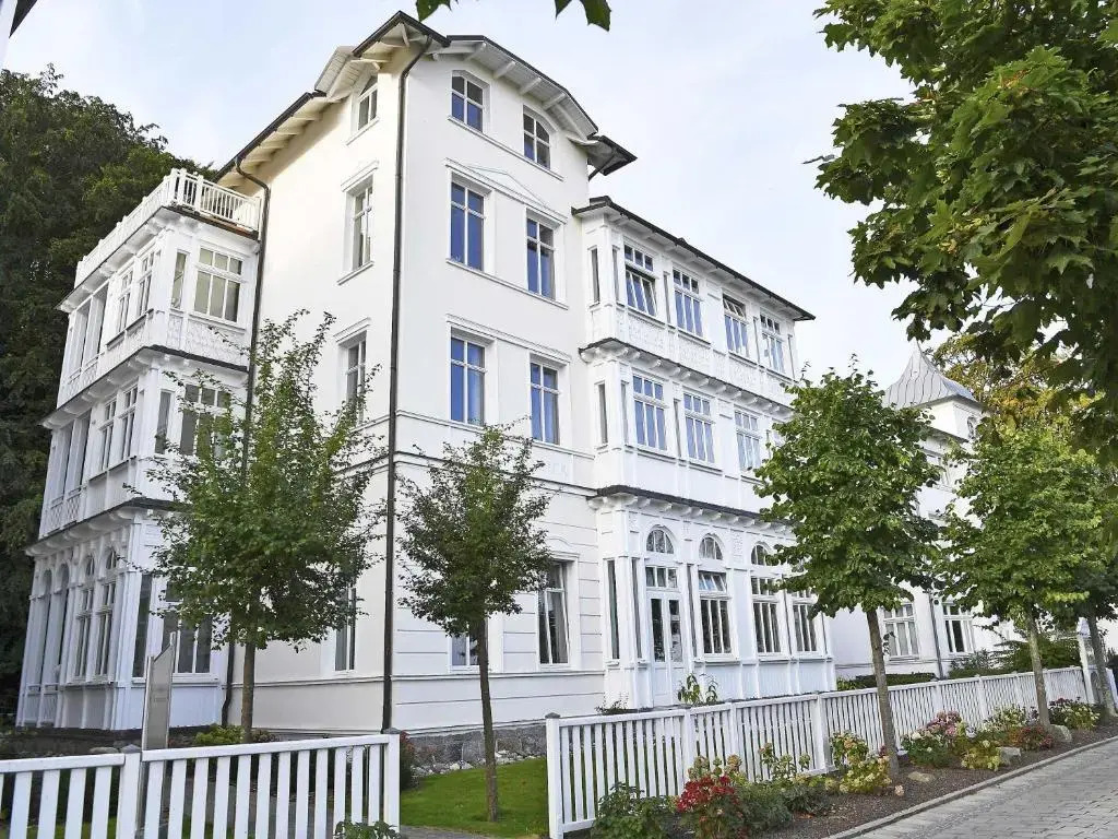 Villa Strandeck in Binz - WG 1 mit Meerblick, Terrasse, Wintergarten