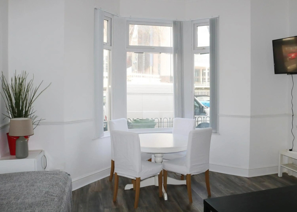 3 Fitzhamon Embankment APARTMENTS opposite Principality Stadium - LONG STAY OFFER