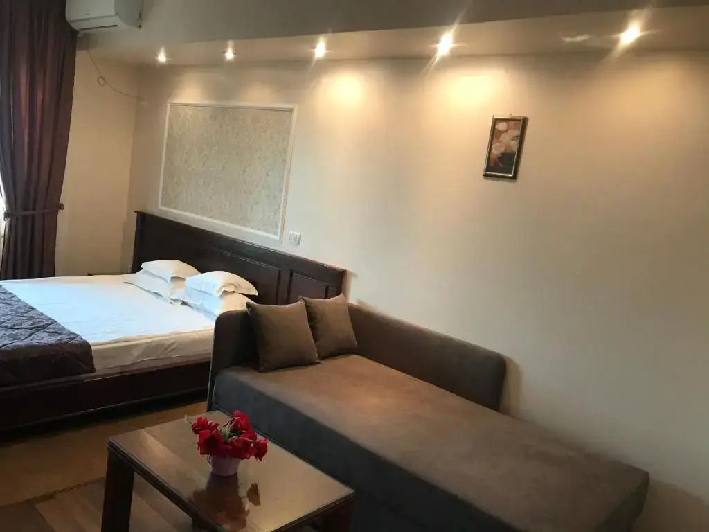 Hotel Ana