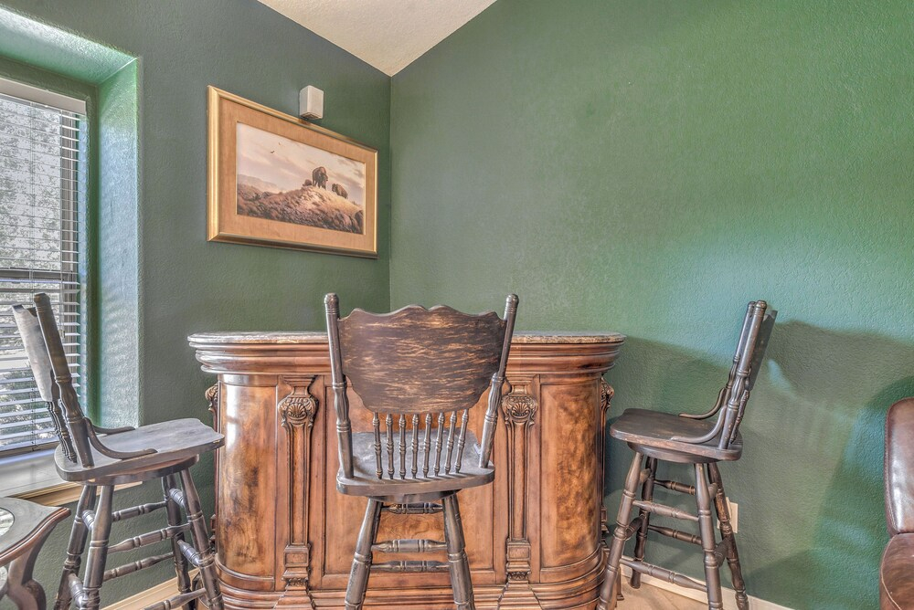 Charming Home w/ Patios, Near Ruidoso Downs Casino