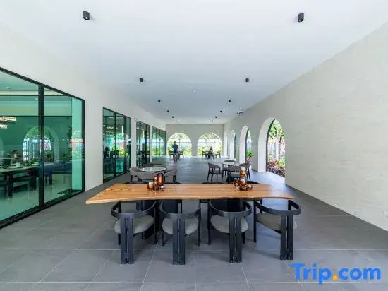 Spacious 1br in Bang Tao, Title legendary
