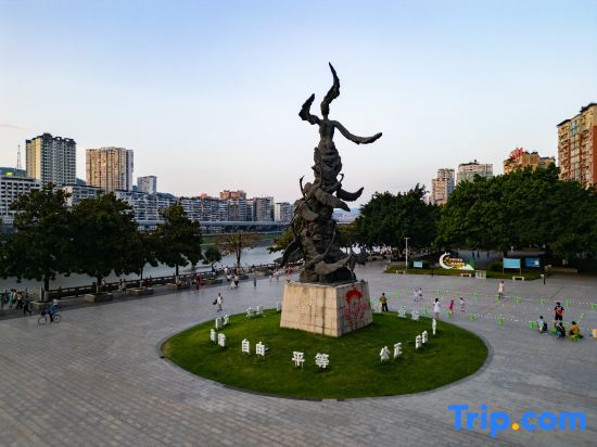 Gold Star Hotel Dazhou (City Center Plaza)