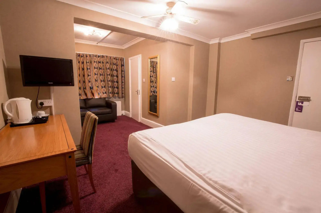 Rossmore Hotel