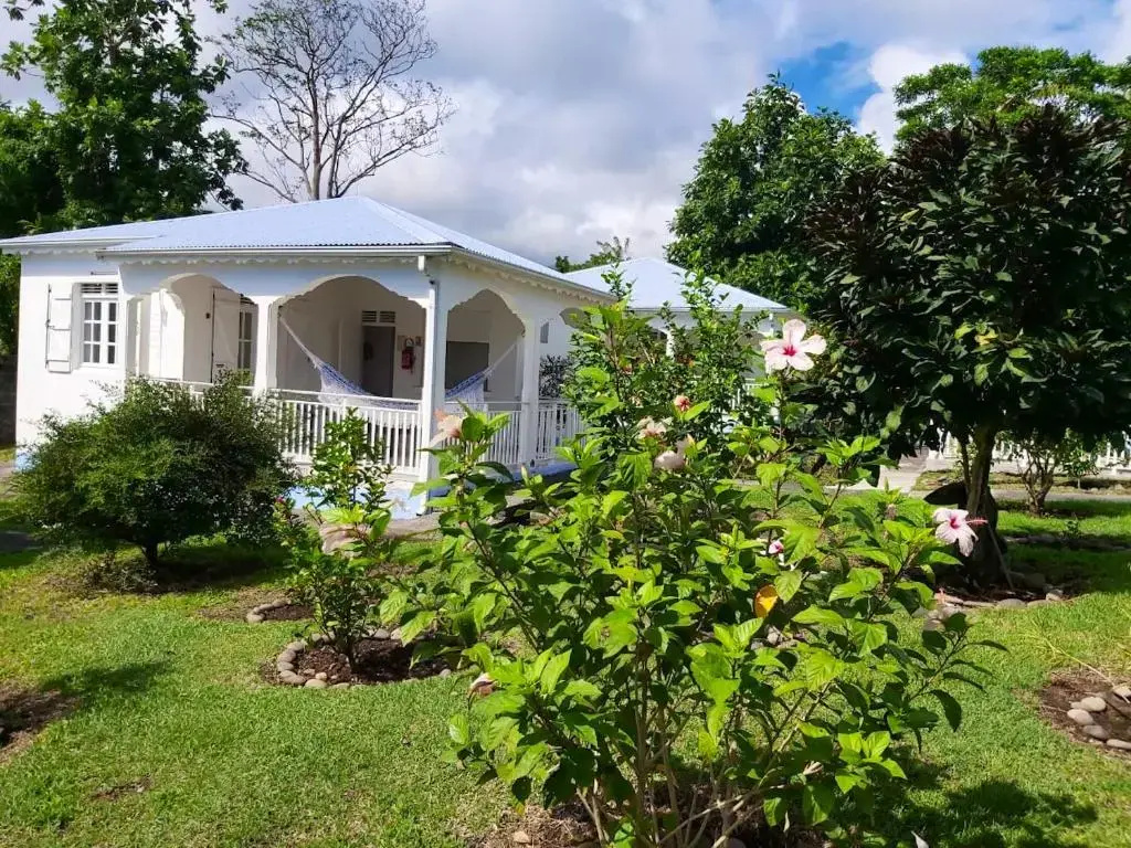 Bungalow dune chambre avec piscine partagee jardin clos et wifi a Capesterre Belle Eau
