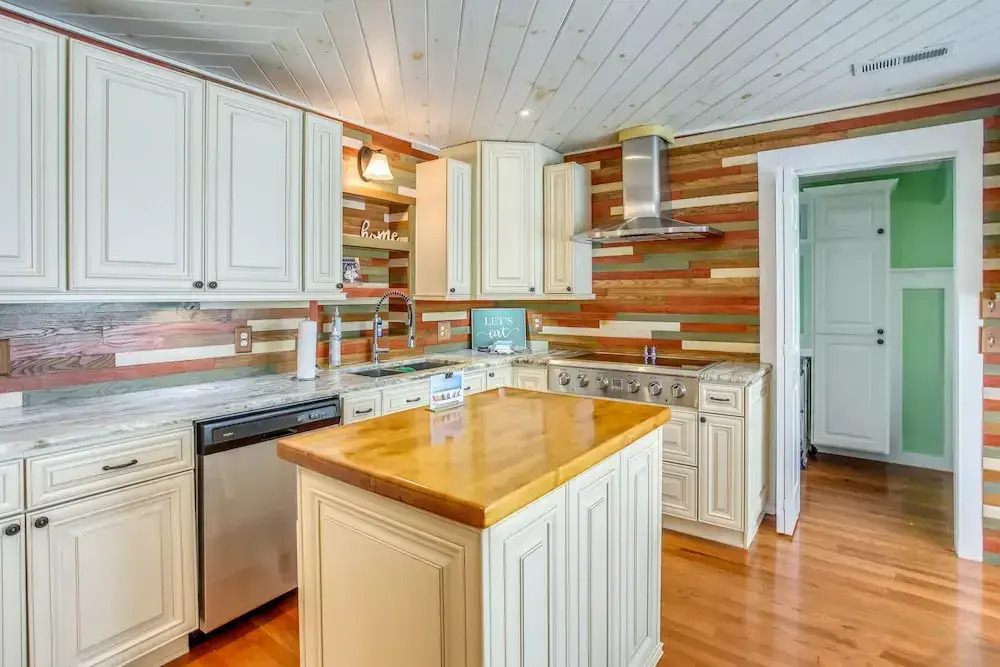 6 Mi to Public Beach! Myrtle Beach Home w/ Patio