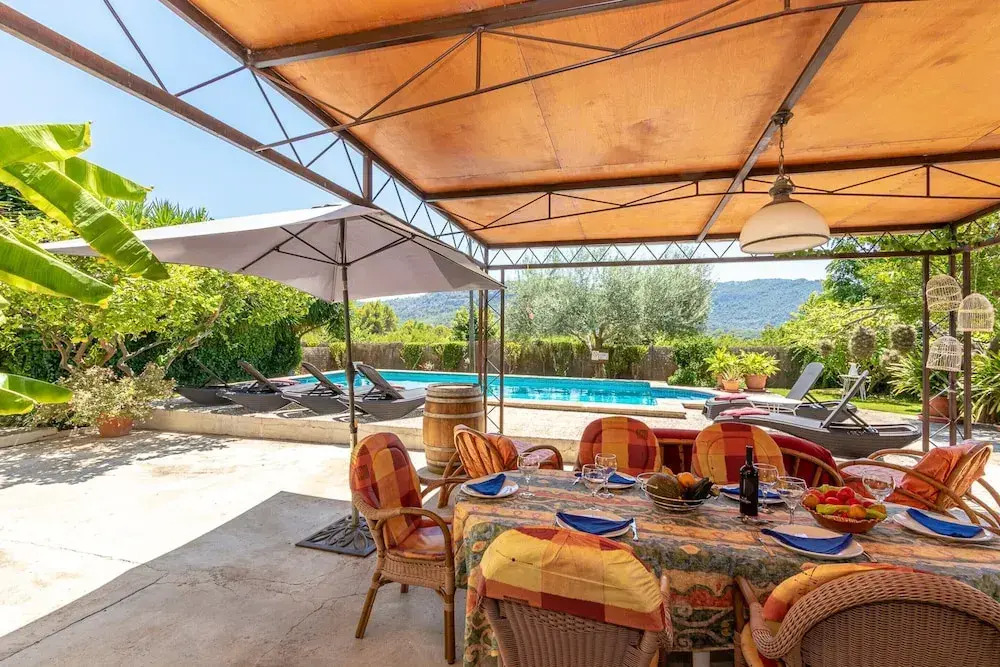 Traditional Charm With Private Pool