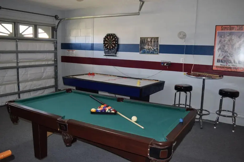 Beautiful 4 bedroom Pool Home by Disney