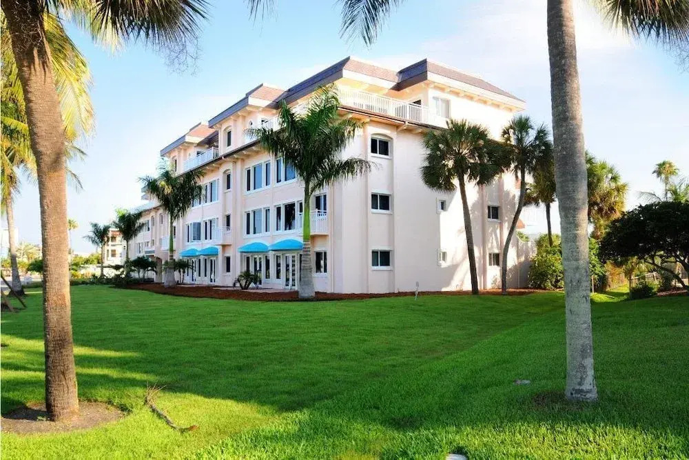 Sunset Royale - 212 2 Bedrooms 2 Bathrooms Apts