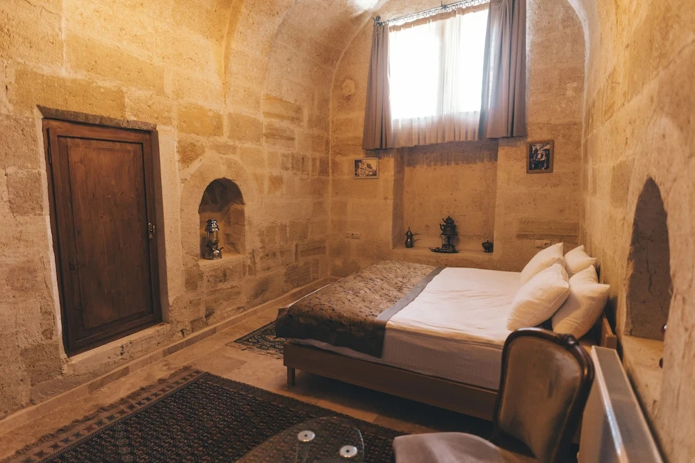 Kapalos Cave Hotel