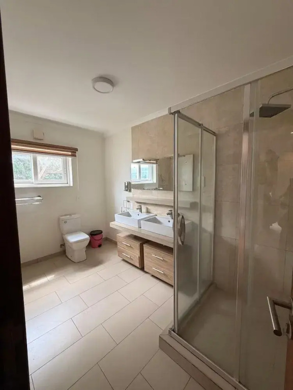 4BR Town House Cantonments. Pool. Garden