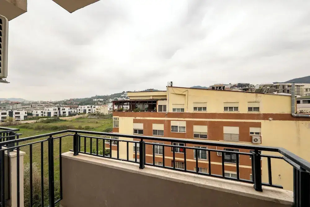 Tirent Apartment-Modern 1-Bedroom Stay Near Liqeni i Thatë