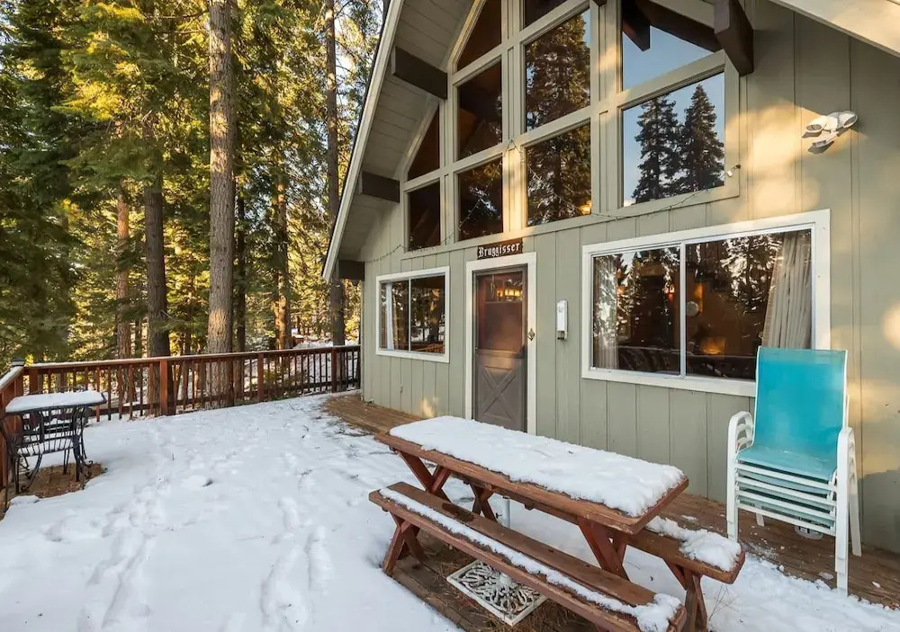 The Honey Bear Cabin With Fireplace and Large Deck! #109