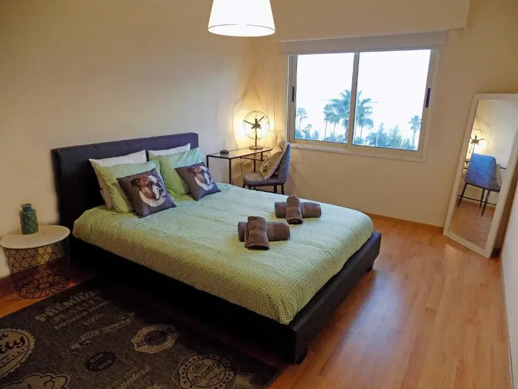 3b Seafront Retro apt - Olympic beach