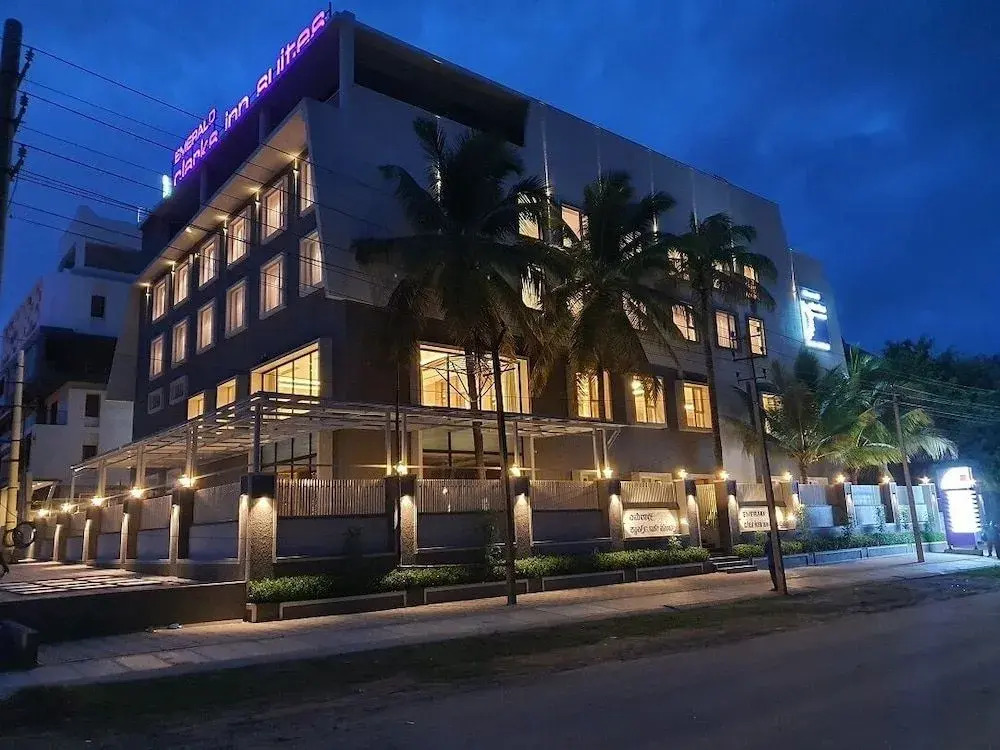 Emerald Clarks Inn Suites