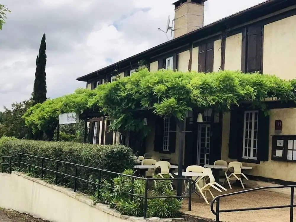 Hôtel et RESTAURANT traditionnel L Escalandes
