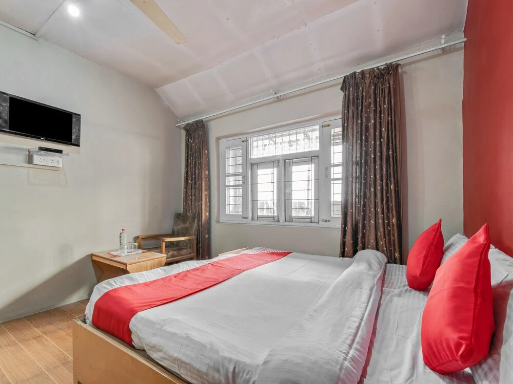 OYO 6112 Hotel Snow Palace