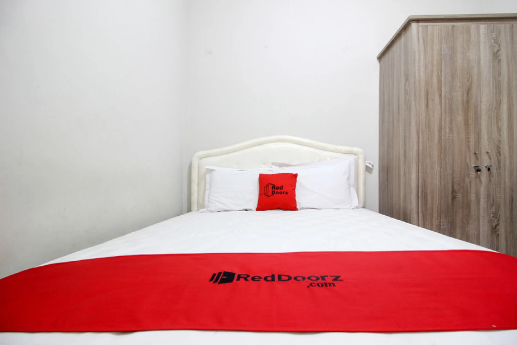 RedDoorz Plus near Rumah Sakit JIH