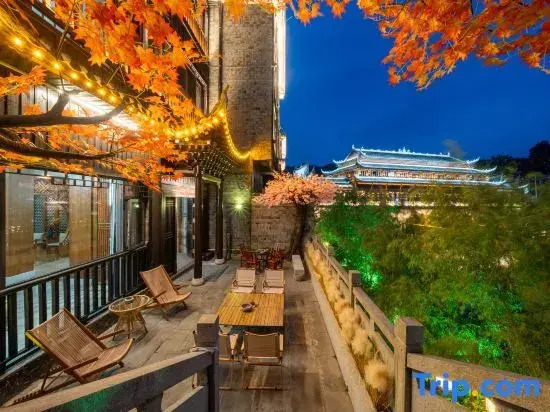 Sulu Lotus Junzi Pavilion Hotel (Fenghuang Ancient City Yunqiao Branch)