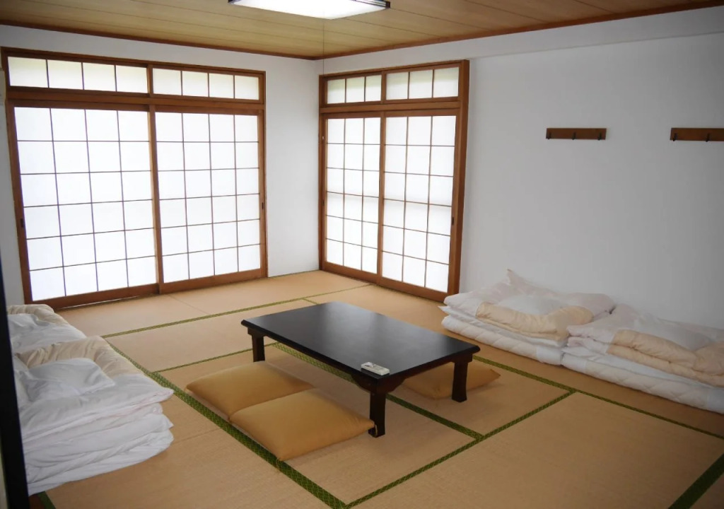 J-Hoppers Lake Biwa Guesthouse