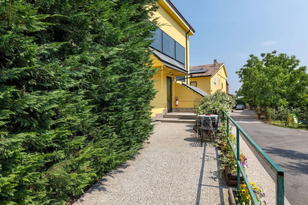 Le Dimore Apartments - Garden & Private Parking