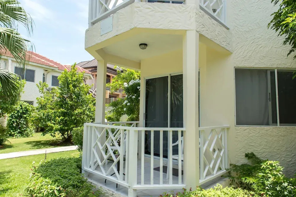 Pipers Cove Resort