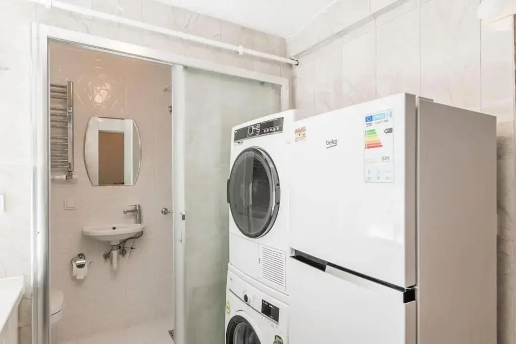 Beautiful 2BR House w/AC 400meters Taksim Square