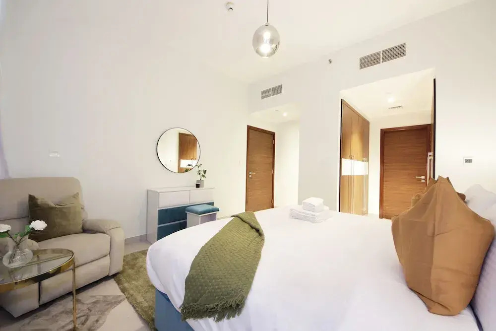 Luxury StayCation - Spacious Apartment Amidst Lush Green Parks