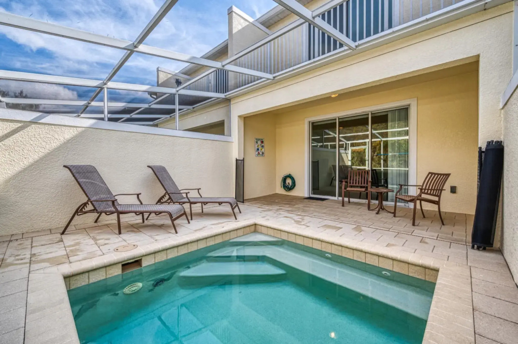 Nice and pleasant townhome villa with private pool near Disney