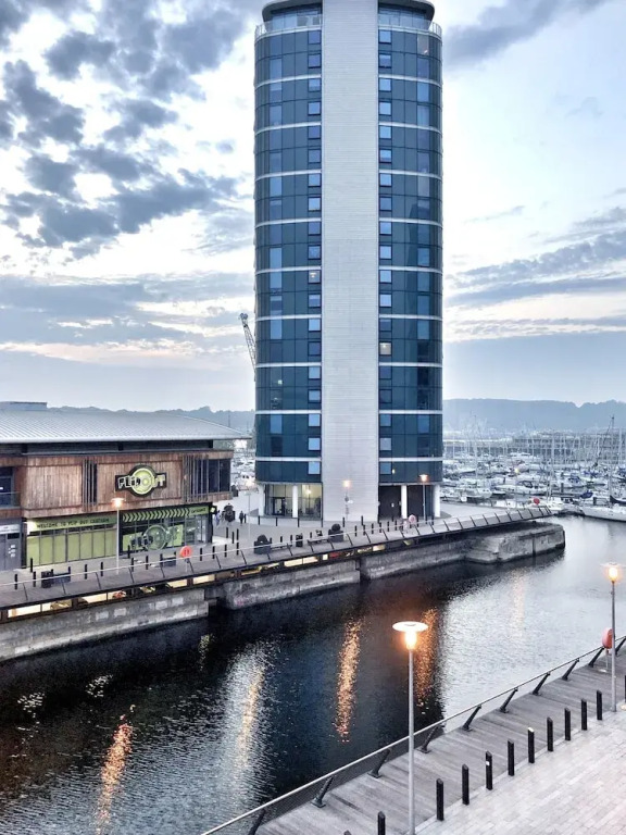 Elegant Apartment in The Wharf