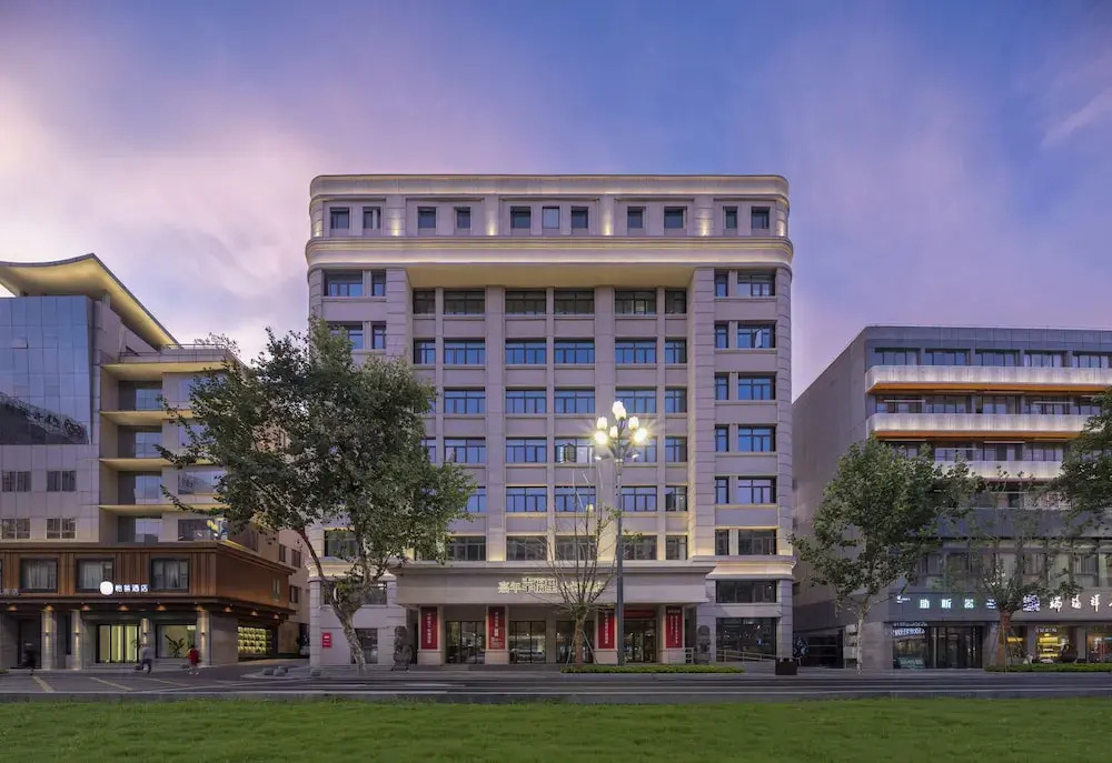 Happy Lane Hotel