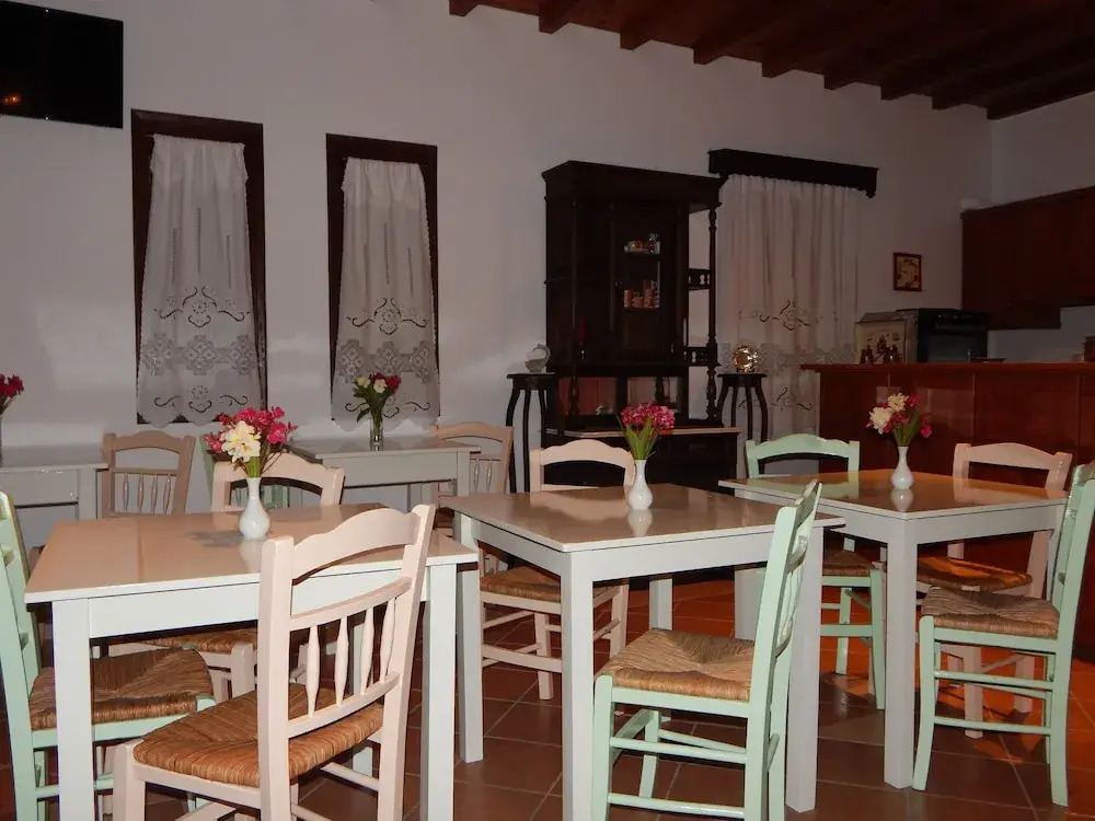 Tinos Suites & Apartments