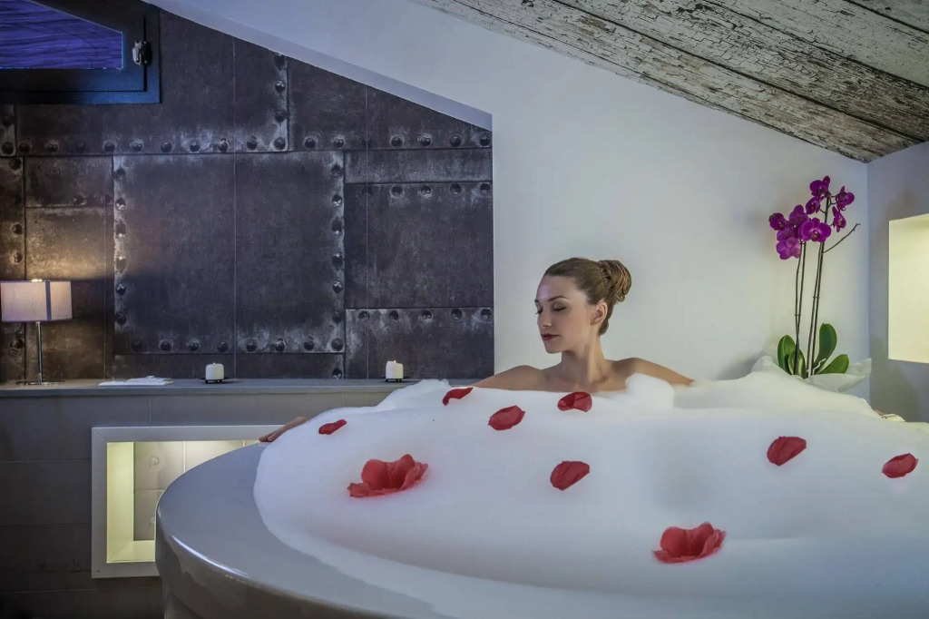 Neverfull Boutique Hotel