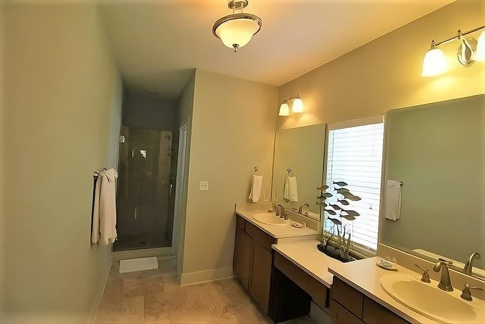 4BR Waterfront Beach Access Pool Lake Views