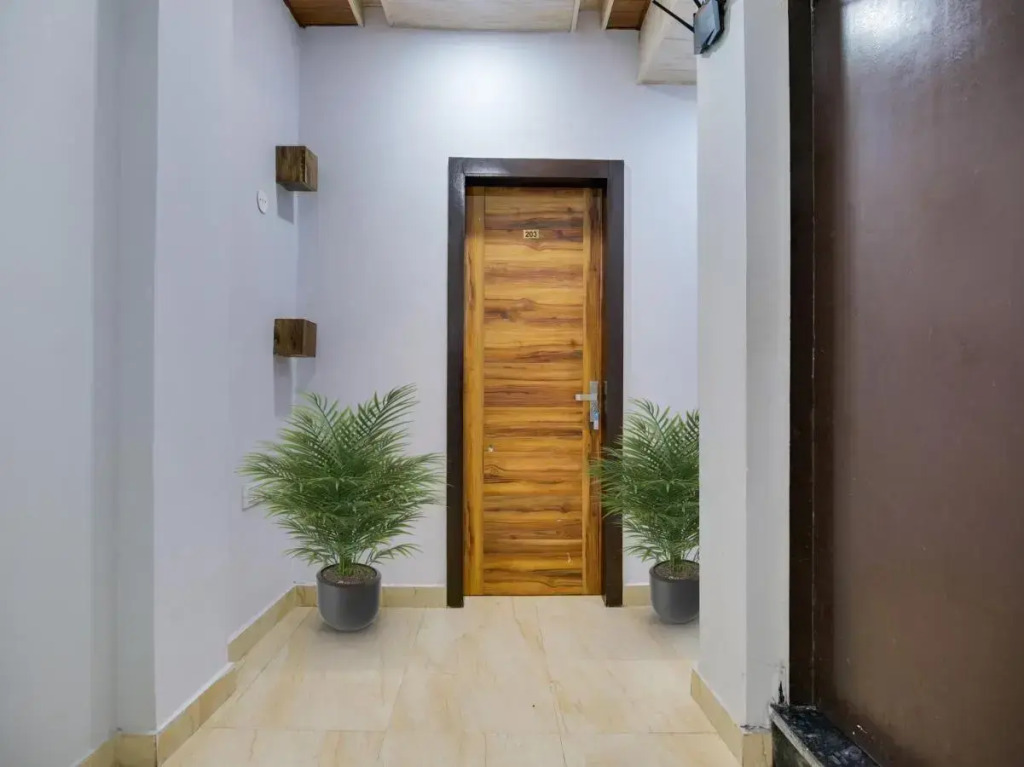 OYO Flagship 80706 Hotel Crown