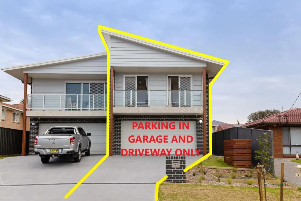 Birubi Breezes 2 Large Duplex with Air Conditioning WI FI and only 5 minute walk to the beach