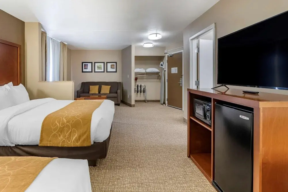 Comfort Suites