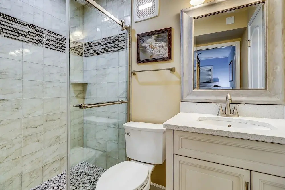 New Listing! Updated Condo - 25 Yards To Beach Condo