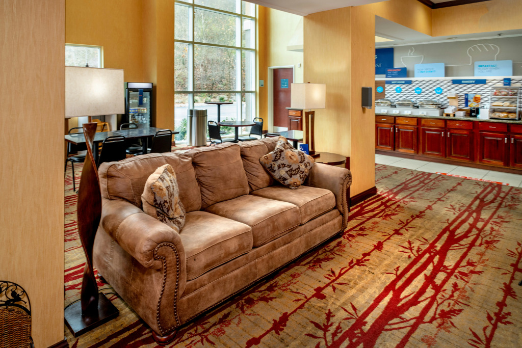 Holiday Inn Express and Suites Hazard by IHG