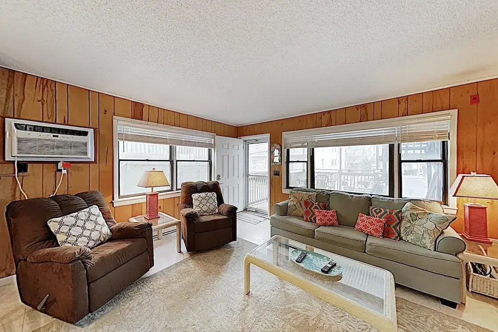 New Listing! Beachside Bliss - Walk To Waves 2 Bedroom Condo