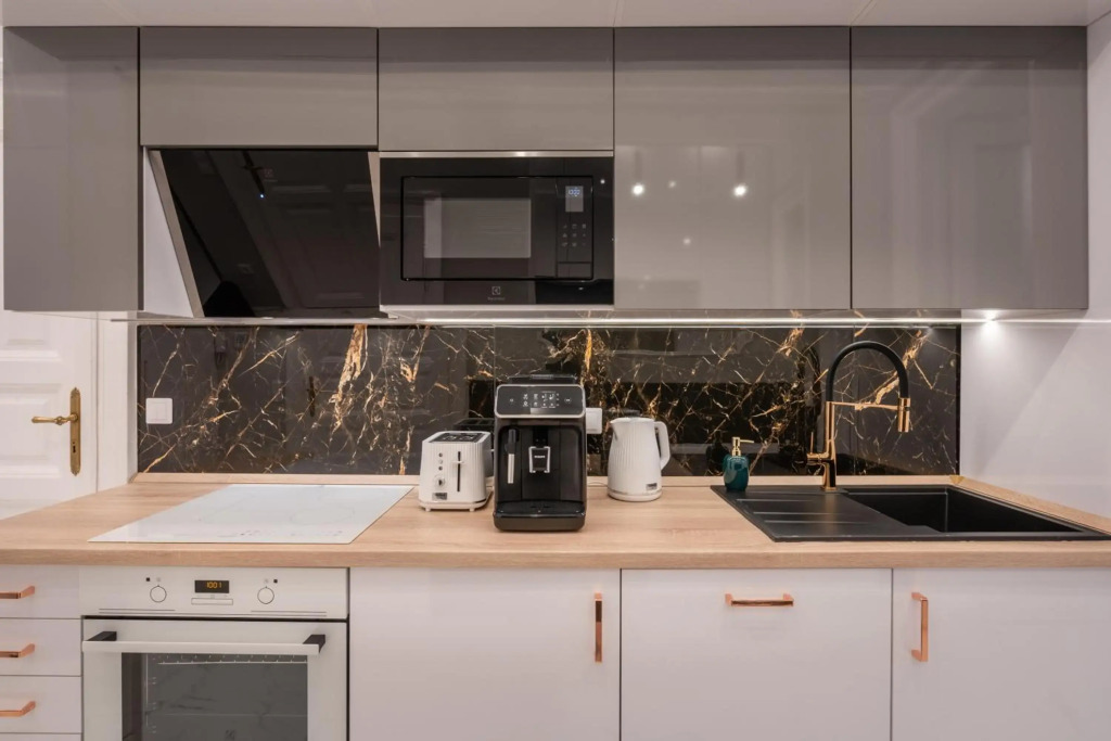 Premium Art Deco Apartment at Broadway // 4BDR & 3BR