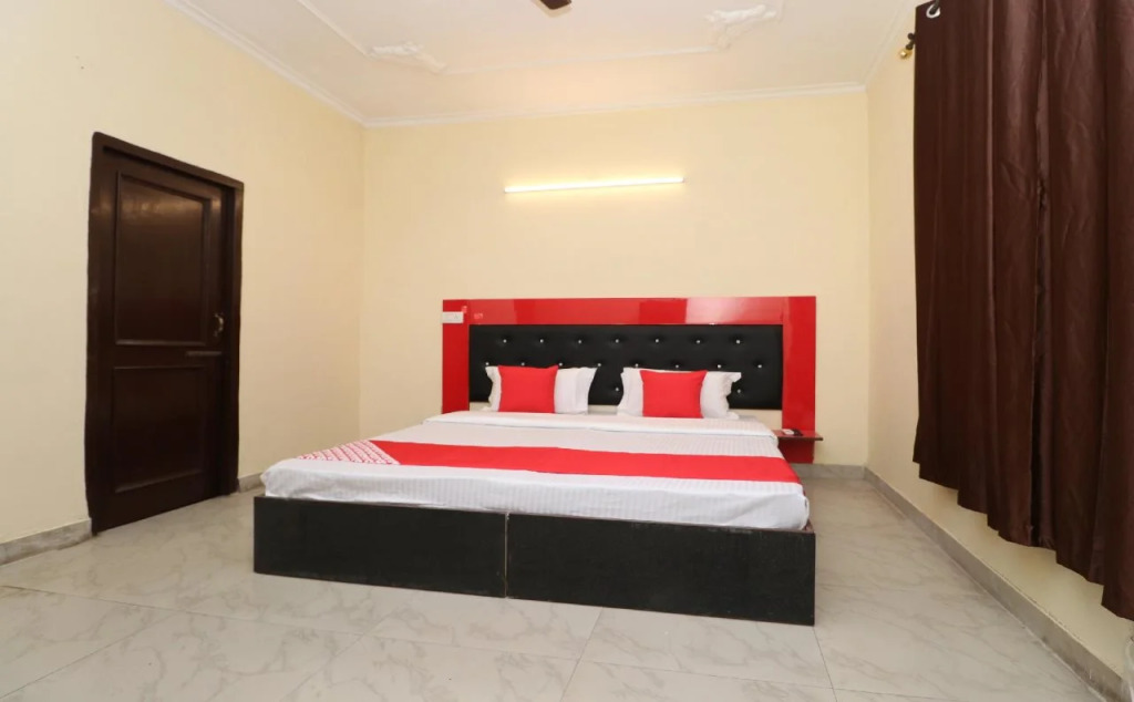 Oyo 28325 Dhillon Residency