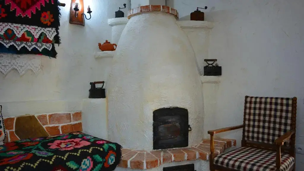Casa Colț din Maramureș - Old Traditional House
