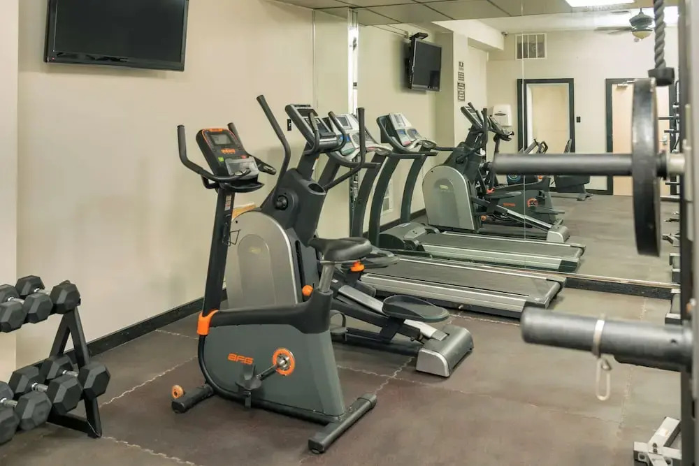 Econo Lodge Inn & Suites