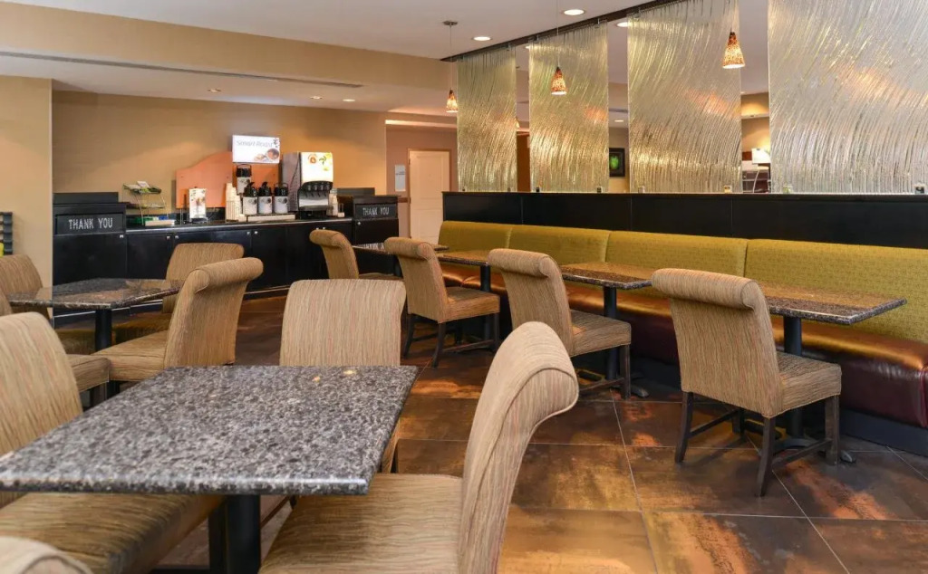 Holiday Inn Express Hotel & Suites Dallas South - DeSoto by IHG